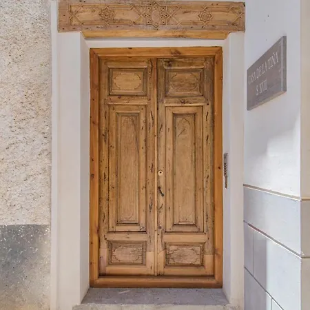 Casa De La Tina * Granada